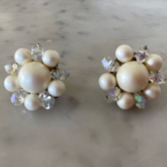 JAPAN Stamped Faux Cluster Pearl & Bead Paddle Clip Earrings - Picture 8 of 11